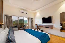 EXECUTIVE CLASS ROOM